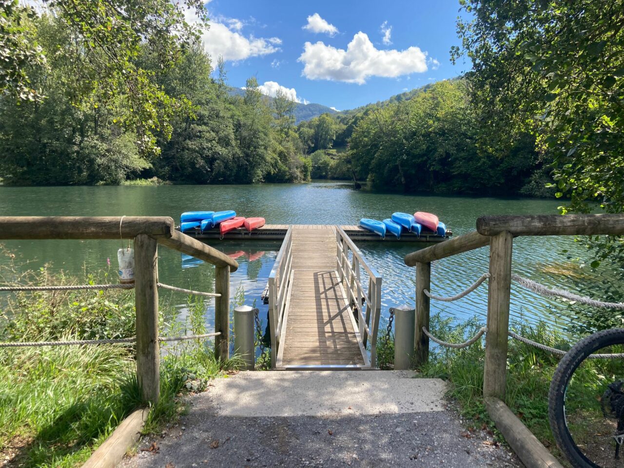 Canoas en el embalse de Valdemurio, Quiros